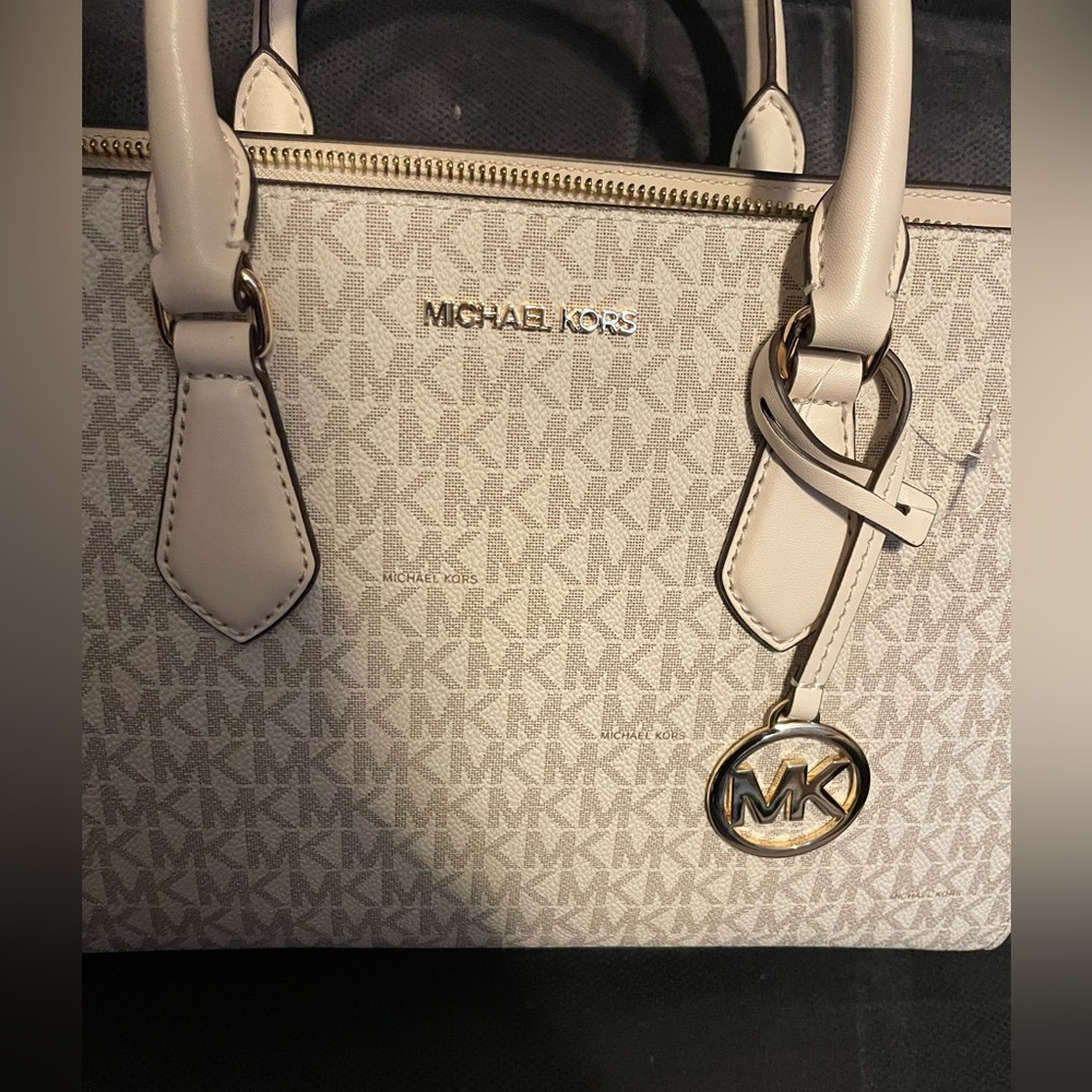 Michael Kors Gold and Cream Satchel. - Picture 2 of 8